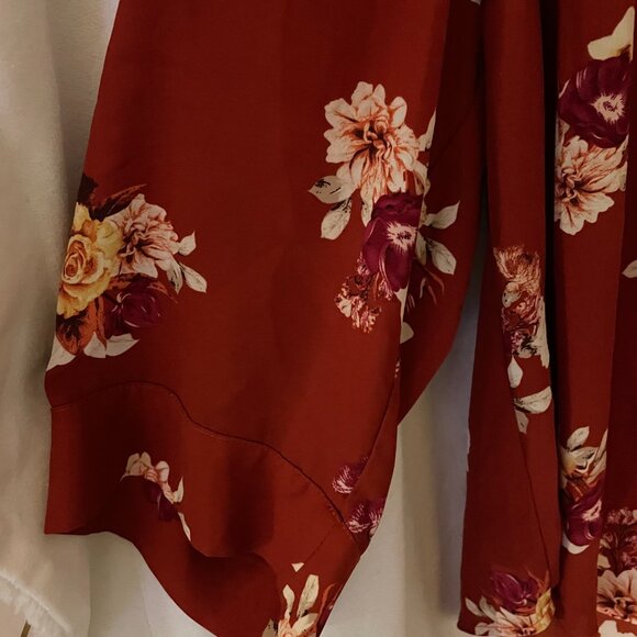 TORRID Harper Floral Georgette Button Loop Roll Tab Sleeve V Neck Blouse 2X - Picture 2 of 4